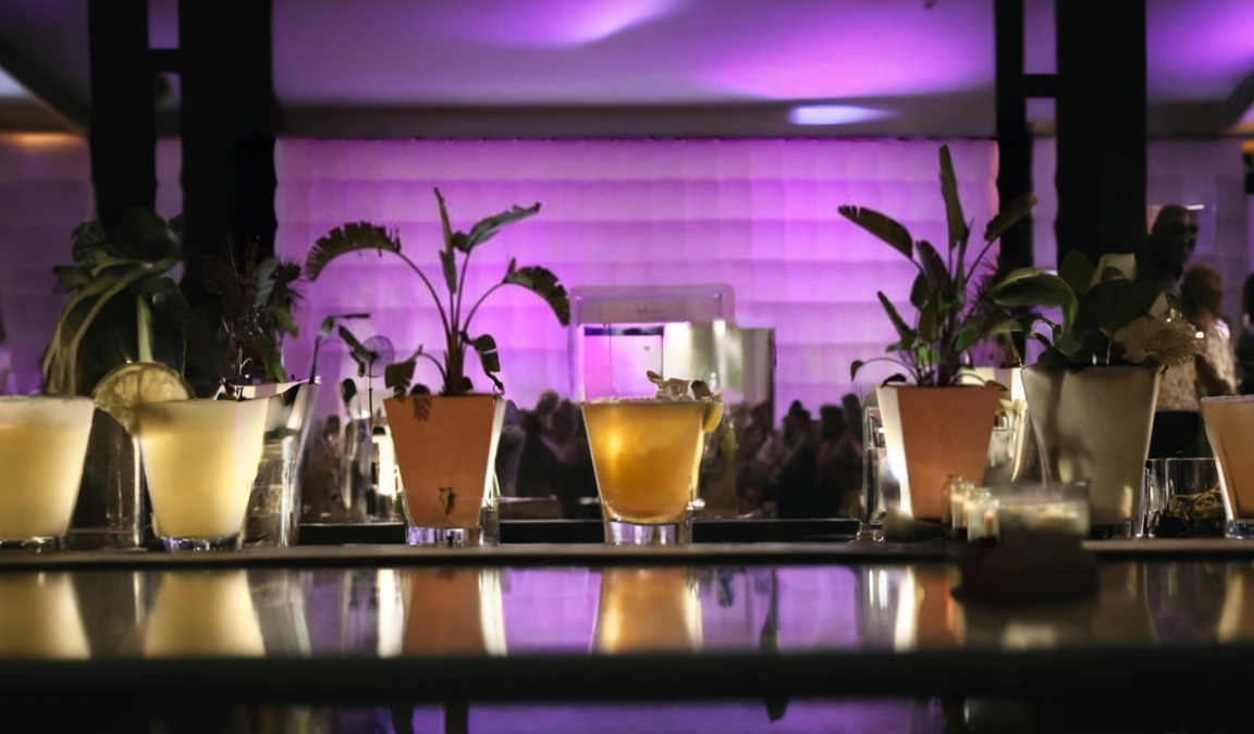 Entrée élégante d'une tente pour un cocktail